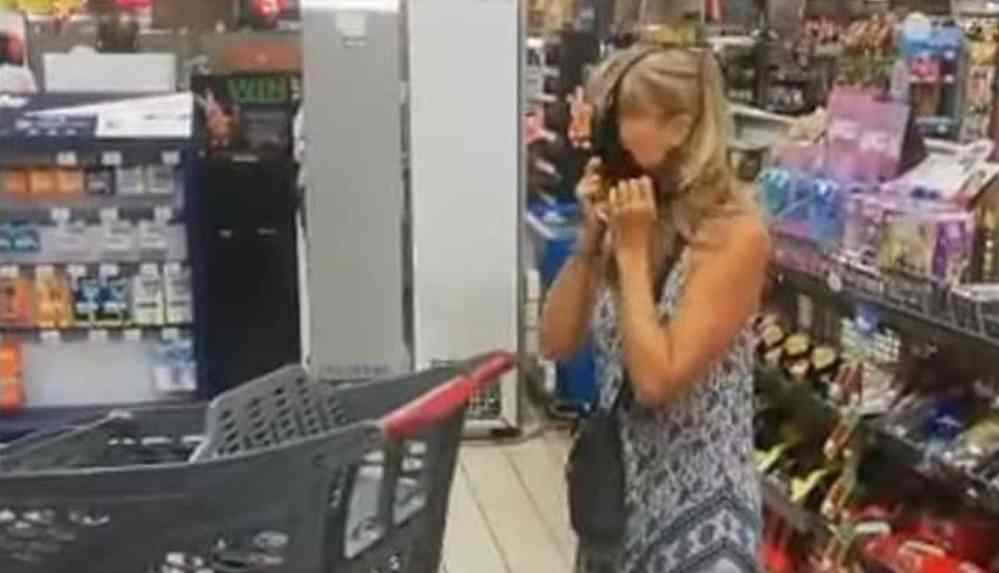 Markette maskesiz alışveriş yaparken görevli tarafından uyarılan kadın iç çamaşırını çıkarıp ‘maske’ yaptı