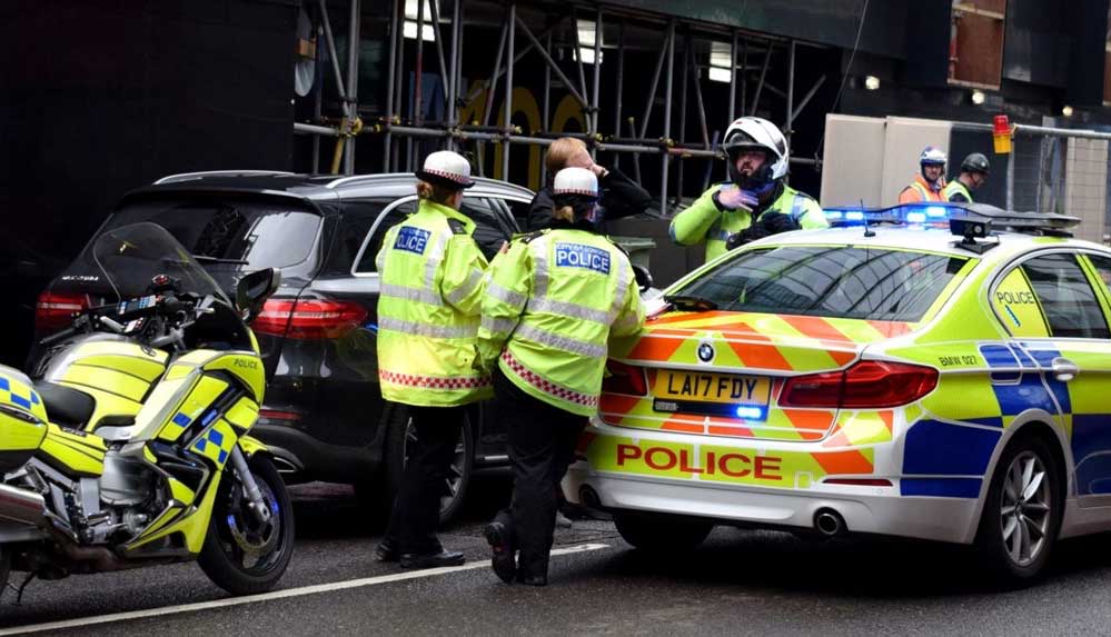 Tecritte-birlikte-yaşadiği-arkadaşlarindan-sikilinca-kafa-dinlemek-için-polise-teslim-oldu