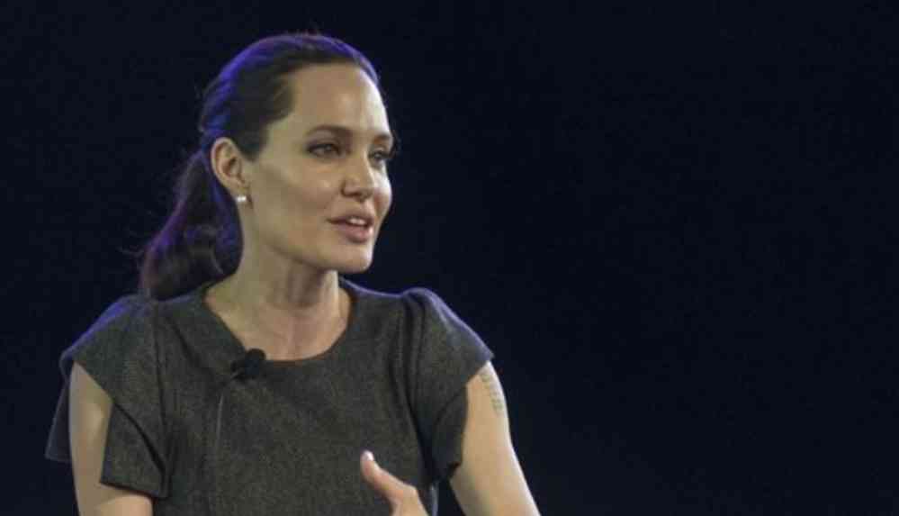 Angelina Jolie’ye ait Churchill tablosu 11.5 milyon dolara satıldı
