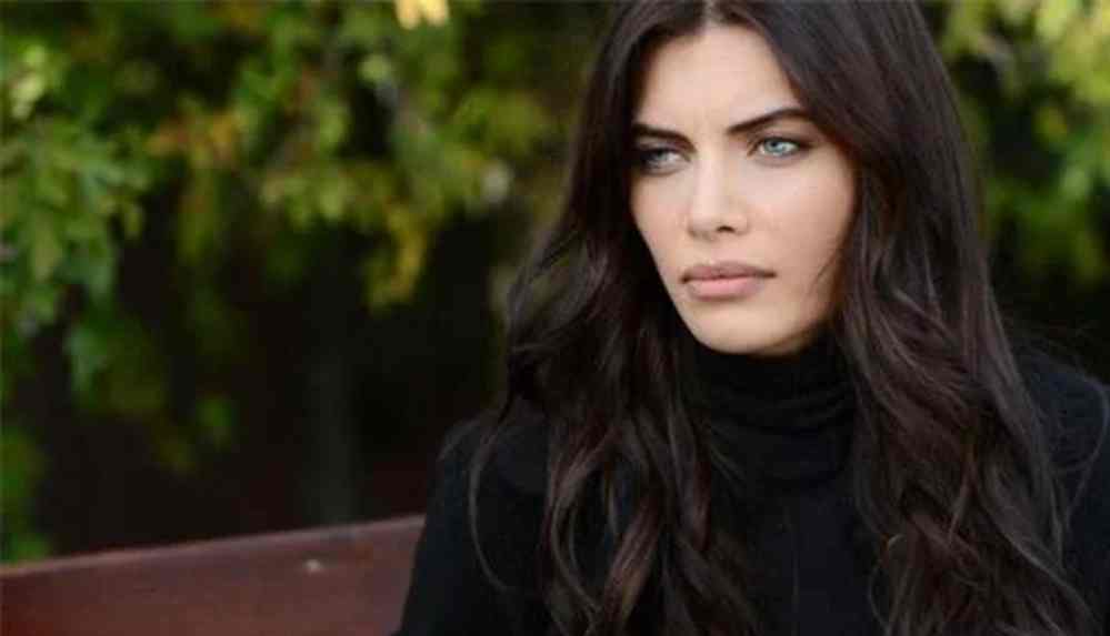 Ceren Hindistan'dan skandal itiraf_ Cinsel içerikli film izlerken yakaladım, dayak yedim!