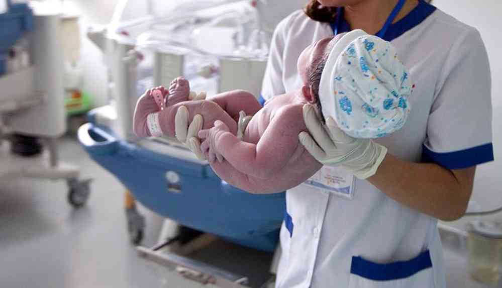 Dünyada bir ilk! Kovid-19 aşısı olan annenin bebeği antikorla doğdu