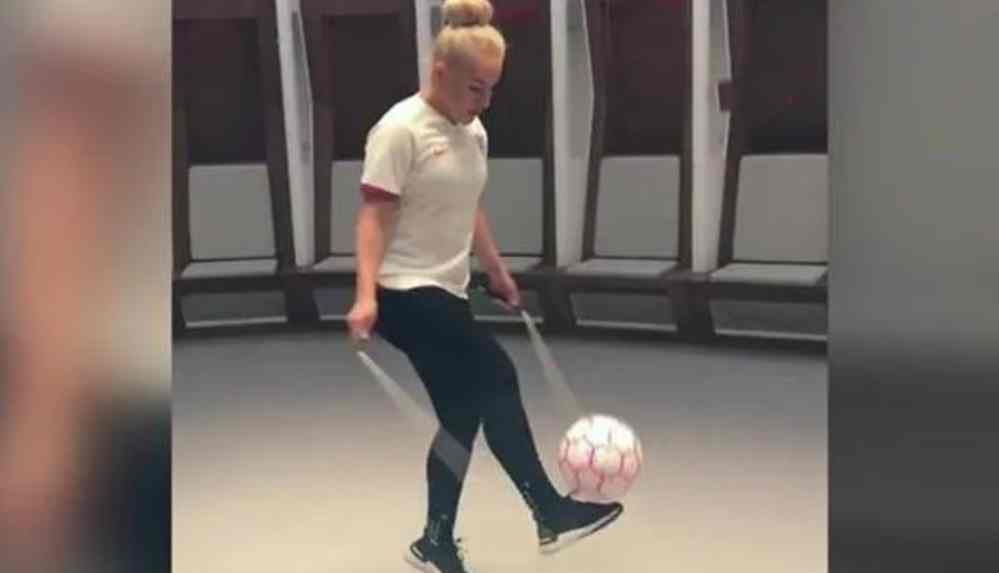 İngiltere, Liv Cooke'u konuşuyor! İp atlayarak top sektiren spor sunucusu rekor kırdı!