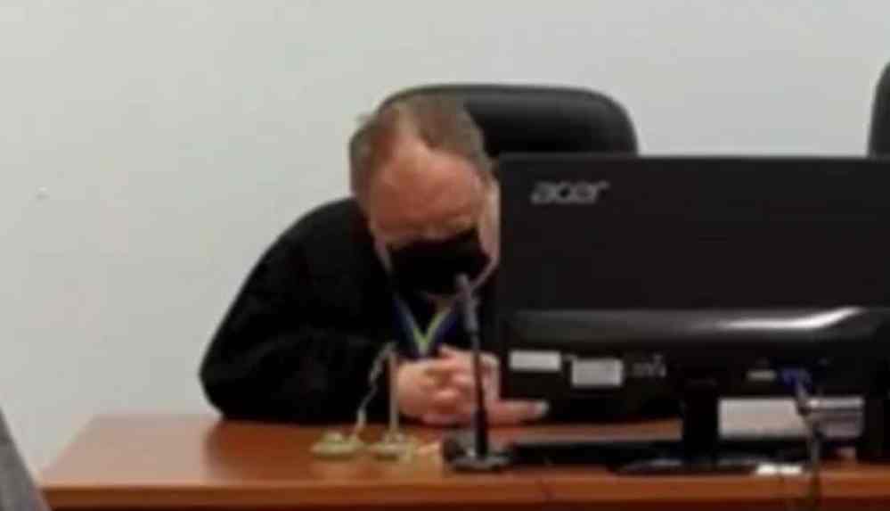 Mahkemede uyuyakalan hakime soruşturma