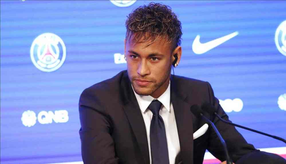 Neymar 142 çalışanın ücretini cebinden ödüyor