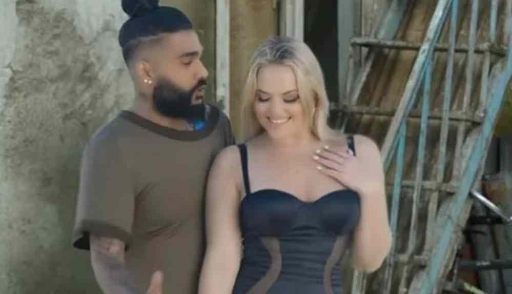 Porno yıldızı Alexis Texas'la çektiği klip, İranlı rapçinin başını derde soktu