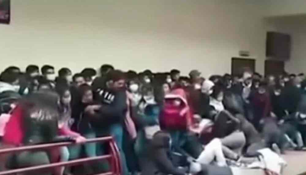 Üniversitede dehşet! Korkuluklar kırıldı, dördüncü kattan düşen beş öğrenci hayatını kaybetti