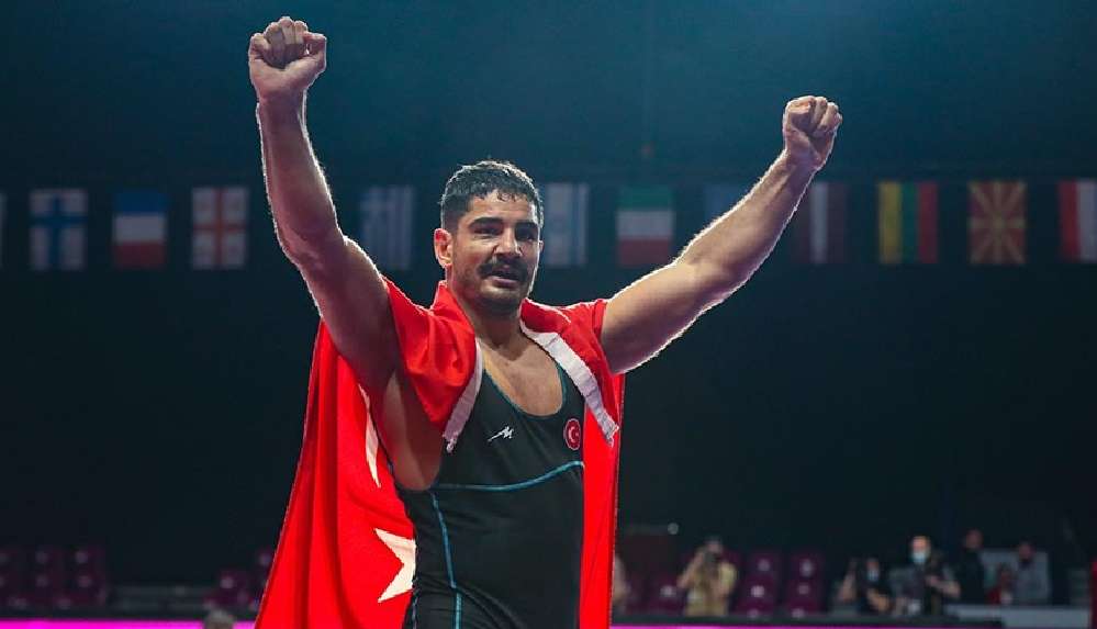 Avrupa Güreş Şampiyonası'nda altın madalya kazanan Taha Akgül gururlu