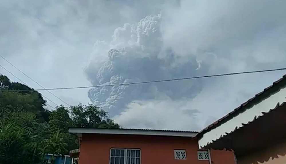 BM_ Karayipler'deki yanardağ patlamasının yarattığı insani kriz aylarca sürebilir