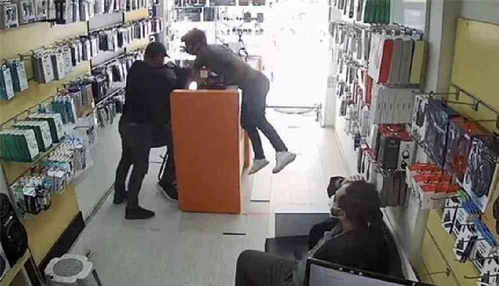 Boşanmak istemeyen eniştelerini 40 dakika dövdüler