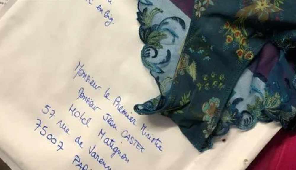 Fransa'da açık kalan 'temel ihtiyaç' işletmelerine dahil olmak isteyen mağazalardan başbakana iç çamaşırı bombardımanı