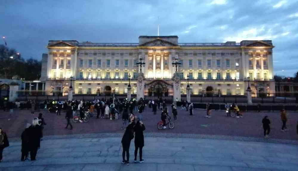 İngiltere’de baltalı şahıs paniği!