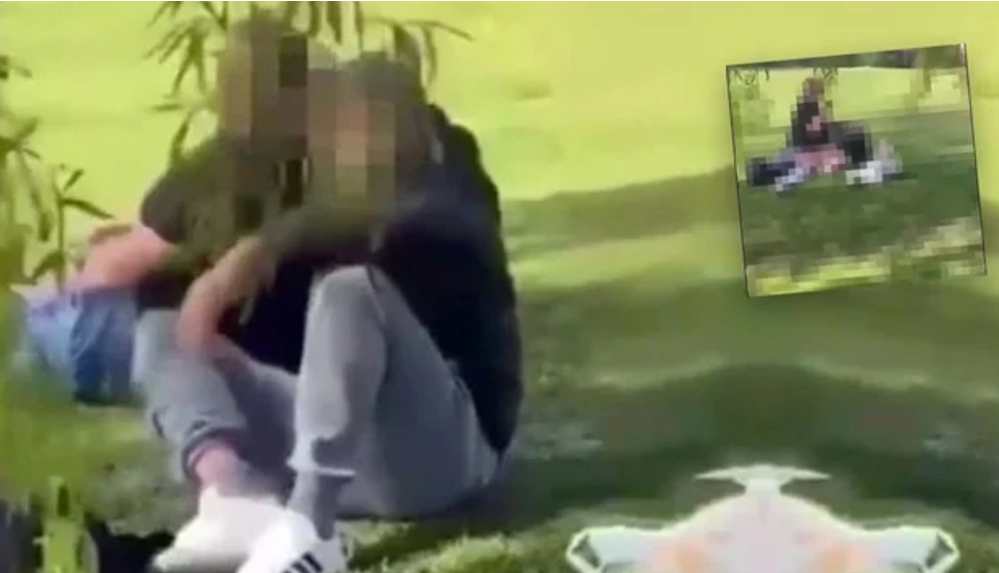 İngiltere'de parkta cinsel ilişkiye girdiler, çocuklu aileler ne yapacaklarını şaşırdı