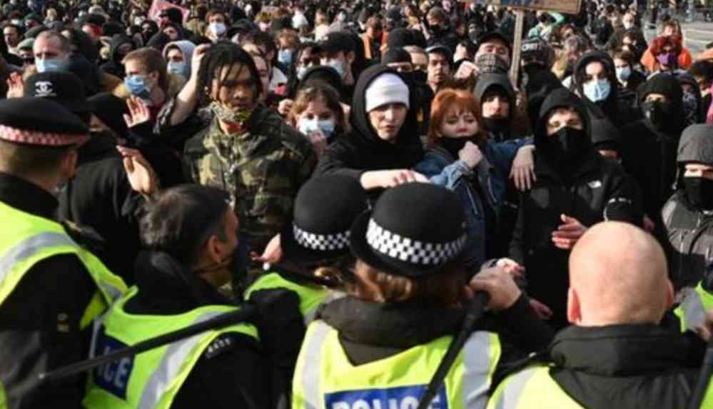 İngiltere'de 'protesto hakkını kısıtlaması' yasa tasarı protesto edildi.