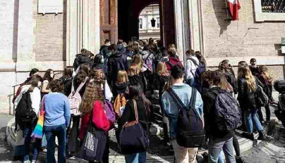 İtalya'da 50 milyon kişi için normalleşme başladı, halk sokaklara akın etti