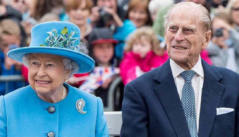 Kraliçe Elizabeth, Prens Philip'in ölümünden dört gün sonra görev başına döndü
