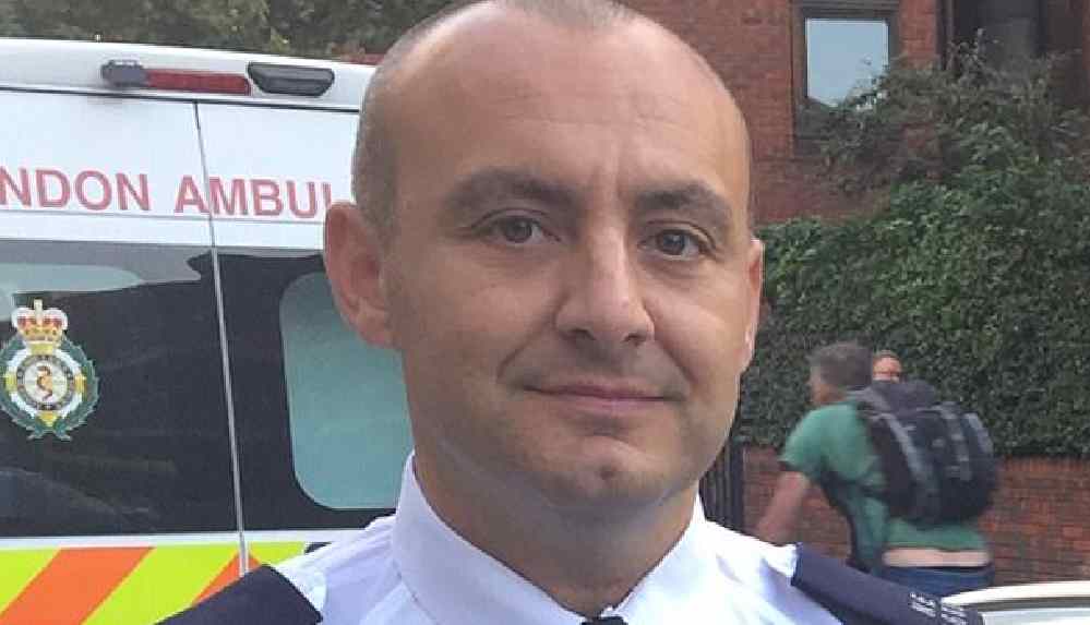 Londra’da iki polis _Wembley'de öldürülen kız kardeşlerin cesetlerinin yanında selfie çektikleri için_ görevi kötüye kullanmakla suçlandı