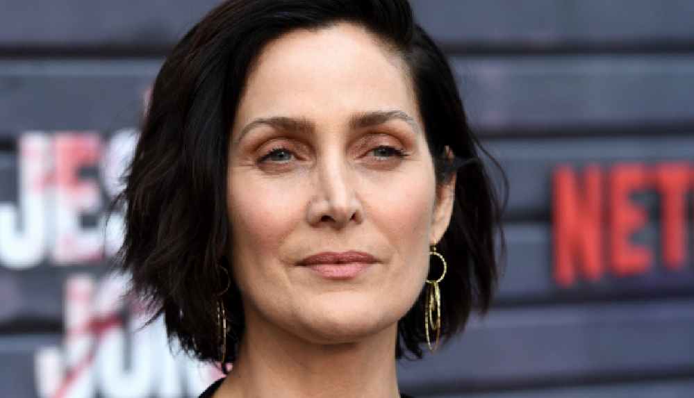 Matrix'in Trinity'si Carrie-Anne Moss 40'ına bastığında nine rolü teklifi aldığını söyledi
