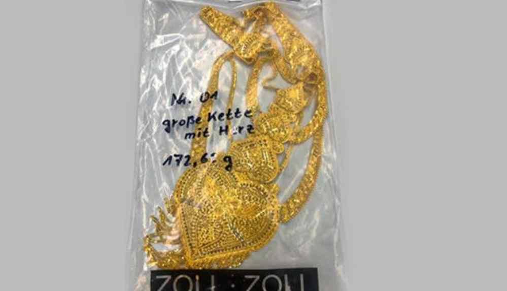 Türk yolcunun çorabından 40 bin euroluk altın çıktı! Alman polisi el kodu