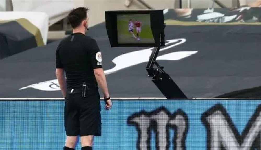 Yapay zeka devreye giriyor, futbolda 'yarı otomatik ofsayt' dönemi başlıyor