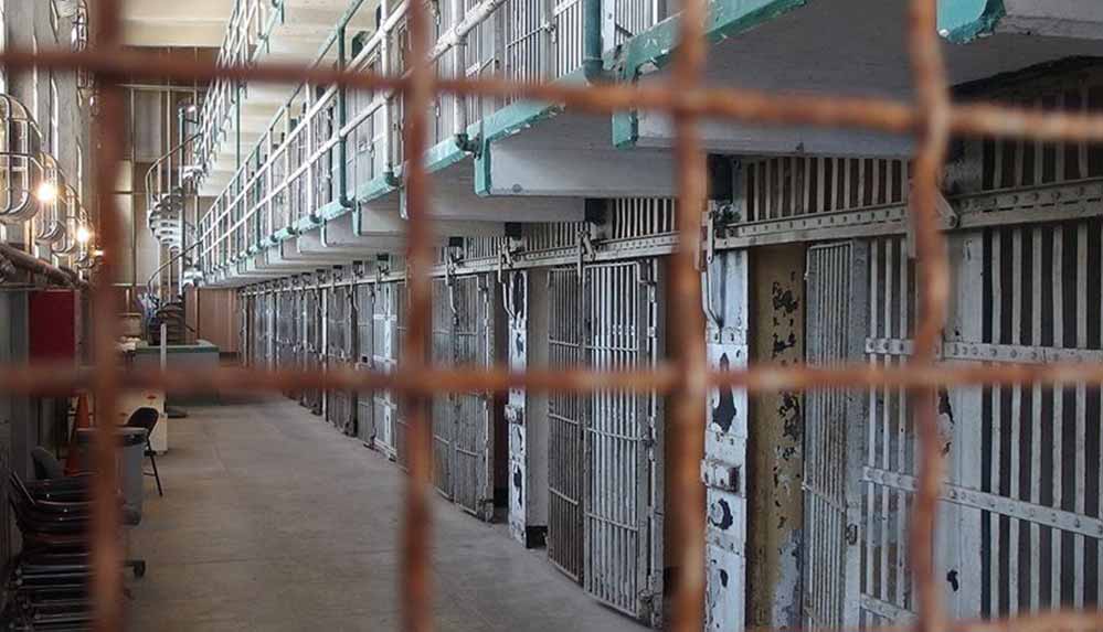 43-yil-sucsuz-yere-hapis-yatan-kevin-strickland-sonunda-ozgurlugune-kavustu