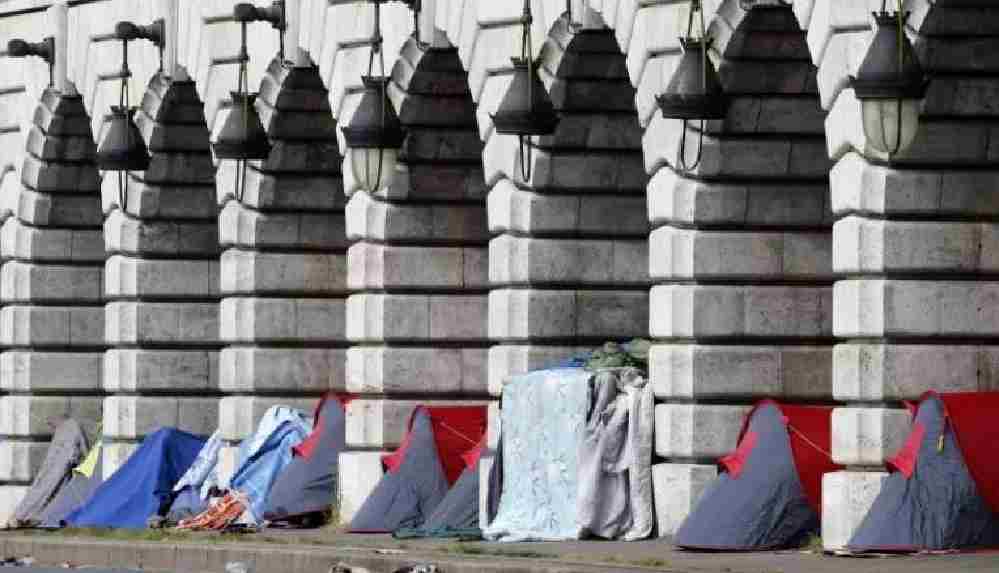 İsviçre'nin Basel kenti, evsizlere şehri terk etmeleri için tek yönlü bilet alıyor!