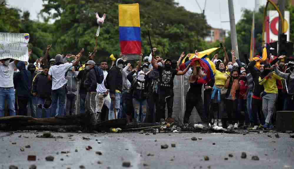 Kolombiya'da vergi reform paketi protestolarında hayatını kaybedenlerin sayısı 24'e çıktı