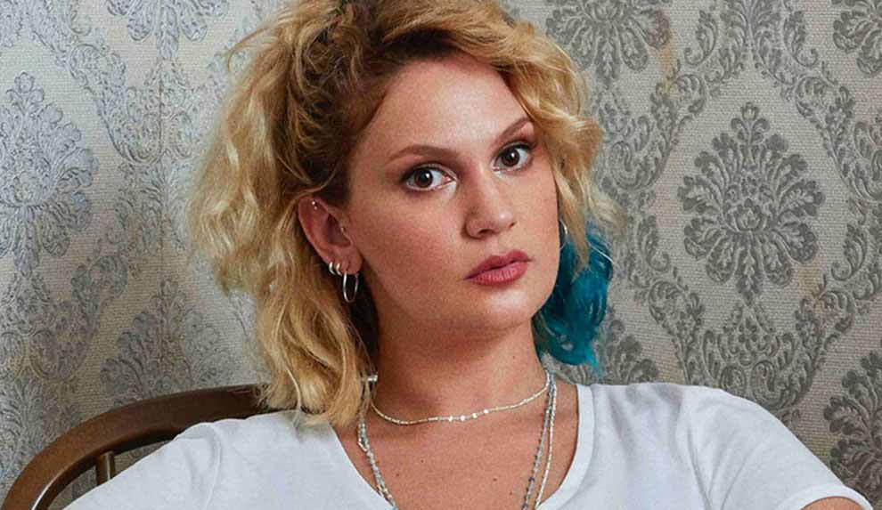 farah-zeynep-abdullaha-bir-hayrani-sete-hediye-yagdirdi23