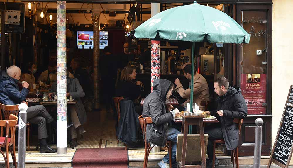 fransada-kafe-restoran-magaza-sinema-ve-muzeler-yeniden-acildi