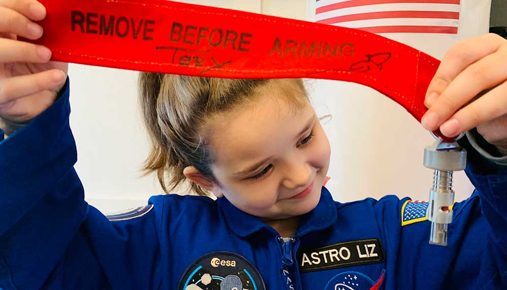 iste-aya-nesne-gonderen-ilk-cocuk-elizabeth-norman