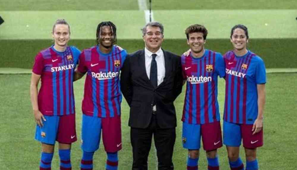 Barcelona yeni sezonun formalarını tanıttı