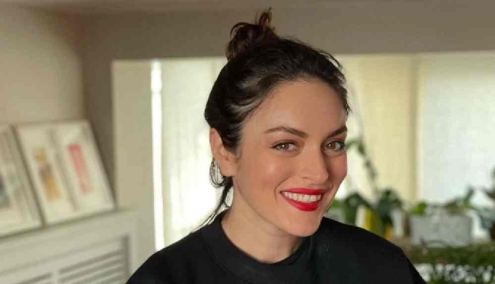 Ezgi Mola, Twitter’da 1 numara!