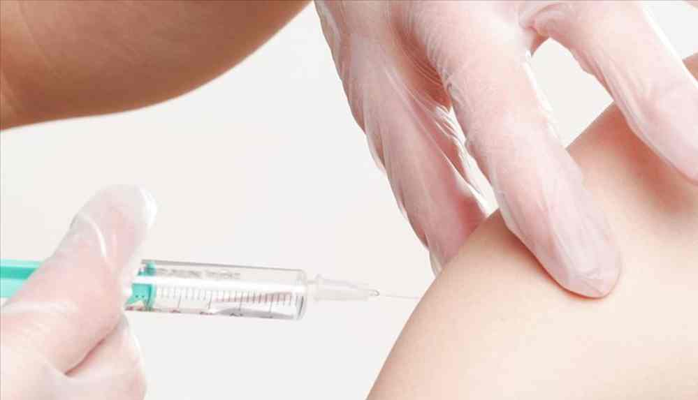 İngiltere'de 16 ve 17 yaşındaki tüm çocuklara okullar Eylül ayında açılmadan önce Covid aşısı olacak