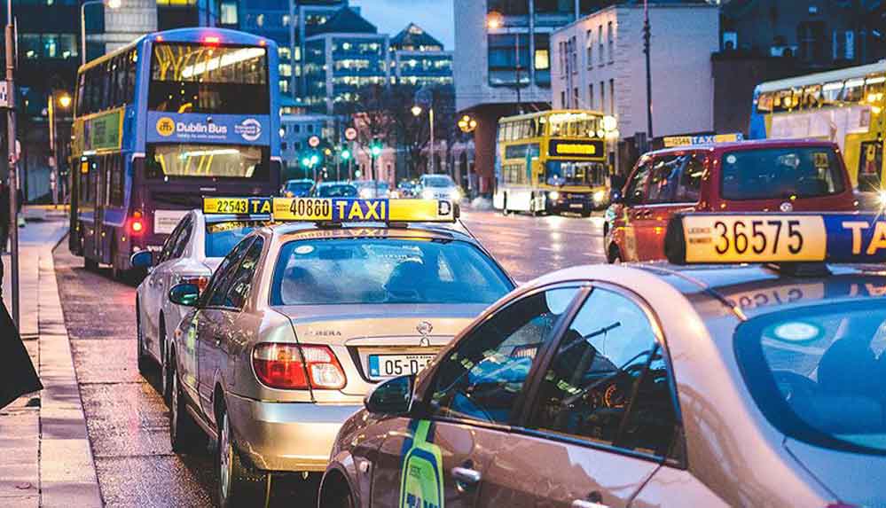 İrlanda-aşı-olmayanların-kapalı-alanlara-giremeyeceğini-açıkladı