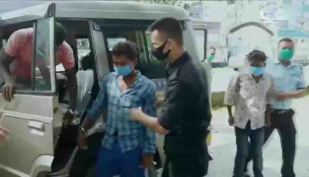 Kadini-zorla-soyup-koyde-yuruttuler