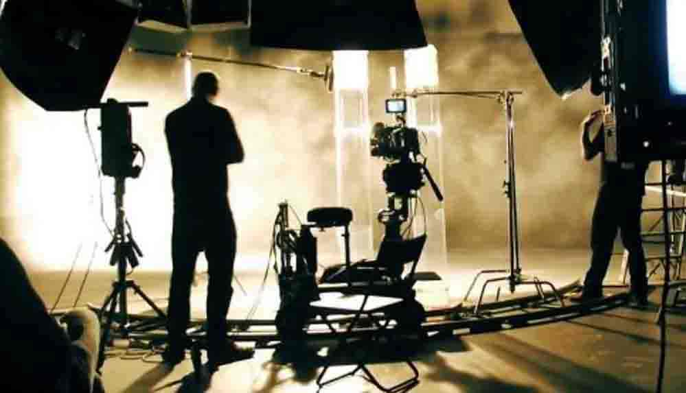 Kadınları zorla porno filmde oynatan yapımcıya 20 yıl hapis cezası