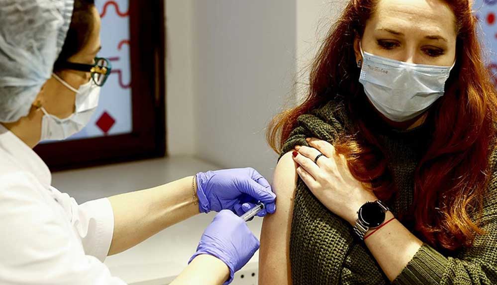 Moskova'da-koronavirüs-aşı-kampanyasında-araba-hediye-edilecek