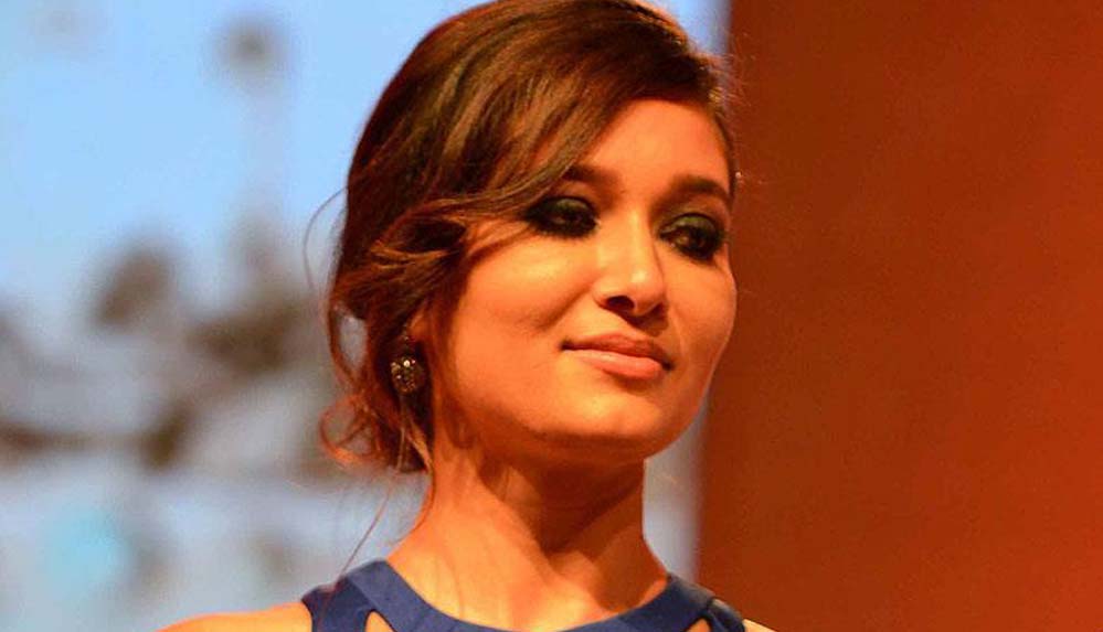 Nurgül-Yeşilçay-sevgilisine-poz-verdi