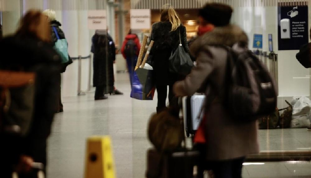 delta-varyanti-avrupada-krize-neden-oldu-merkel-ingiliz-turistler-icin-baski-yapiyor