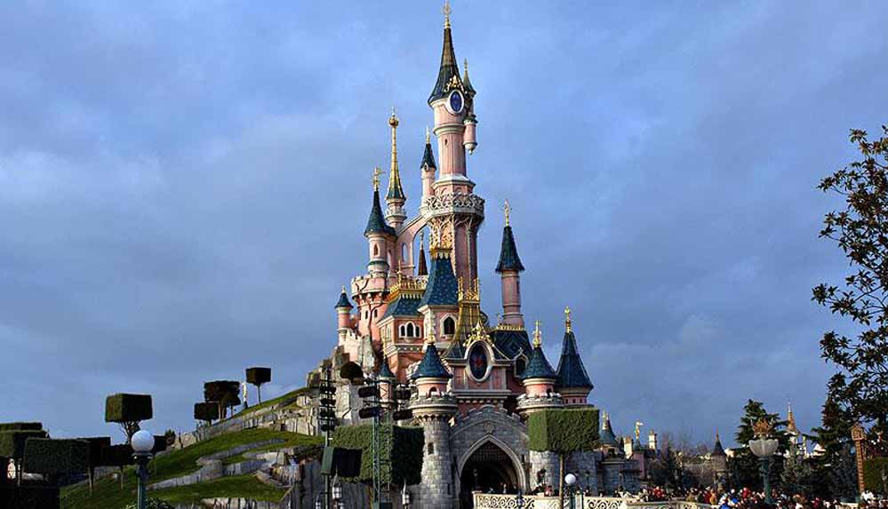disneyland-paris-kapilarini-yeniden-acti