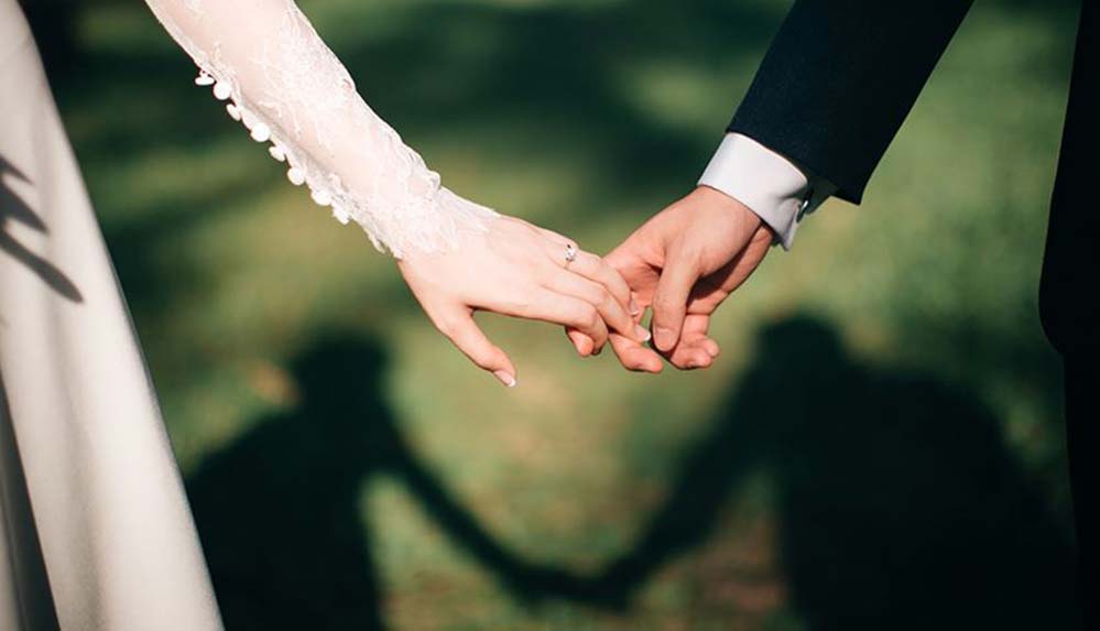 ingilterede-dugunlere-ozel-izin-cikti-davetli-sayisina-mekanlar-karar-verecek