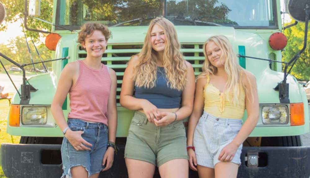 Ayni-erkeğin-kendilerini-idare-ettiğini-anlayan-üç-kadindan-intikam-tatili