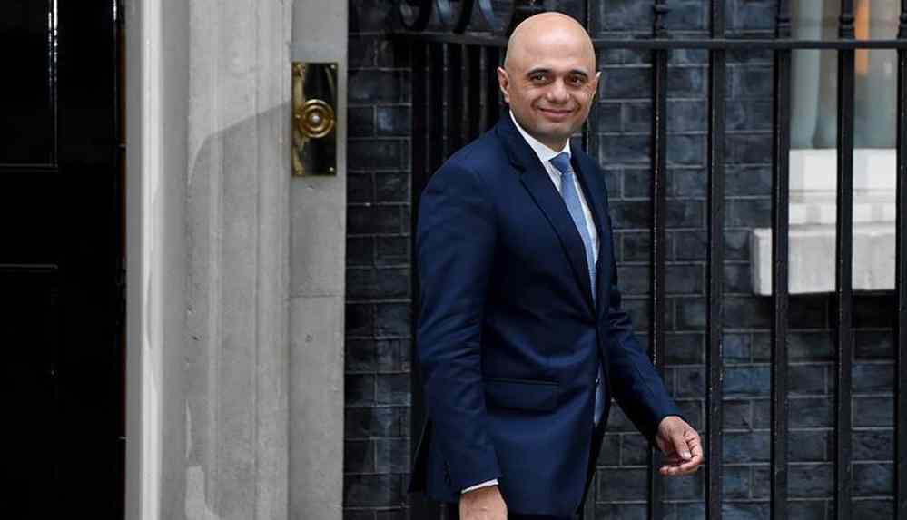 İki doz aşı olan Britanya Sağlık Bakanı Javid, Koronavirüs'e yakalandı