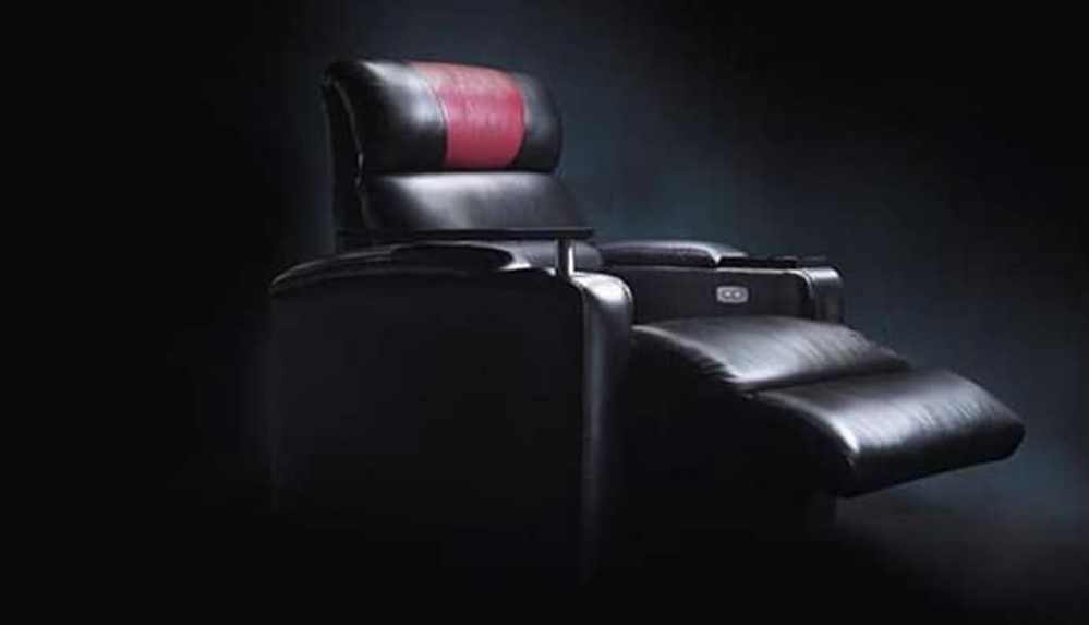 İngiltere'de rekor tazminat_ Koltuğun altında sıkışıp ölen izleyicinin ailesine 750 bin sterlin ödenecek