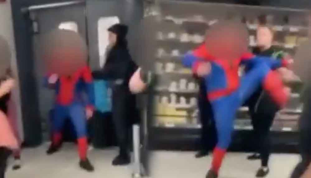 Örümcek-Adam-marketi-birbirine-karıştırdı