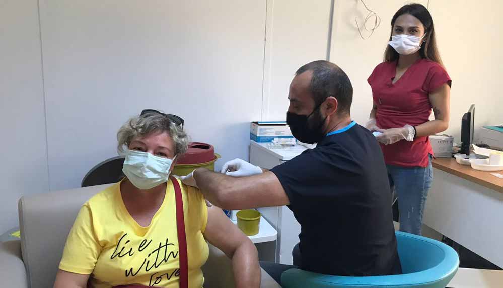 Türkiye'de-1-milyon-doz-aşı-yapıldı