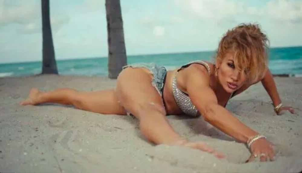 jennifer-lopez-yeni-klibinde-bas-dondurdu