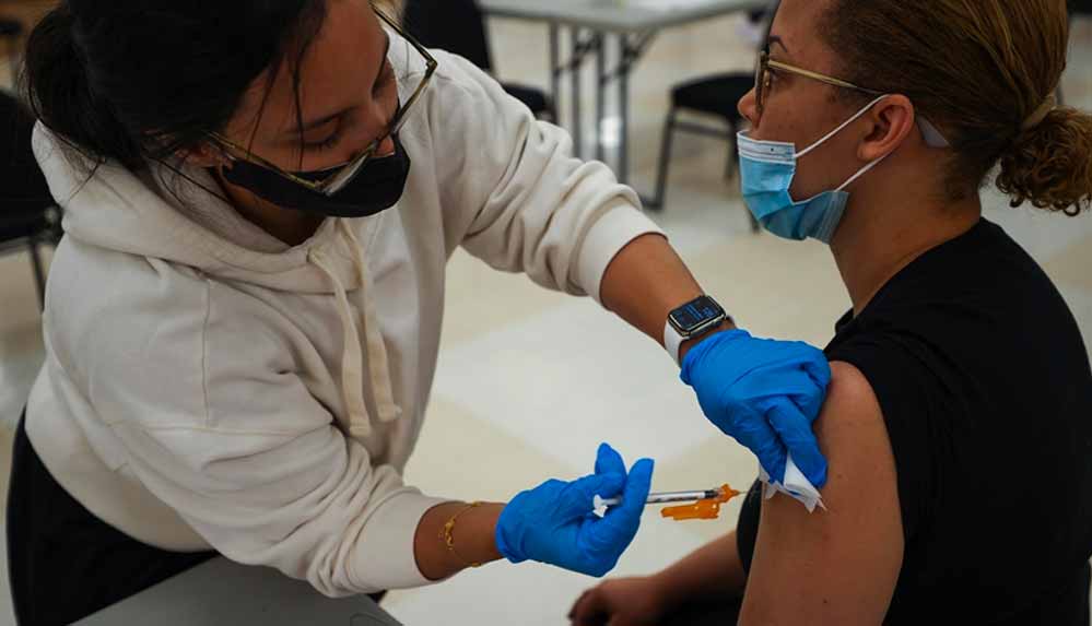 Beyaz-Saray-Sağlık-Başdanışmanı-Fauci,-öğretmenlere-aşının-zorunlu-olmasını-istedi