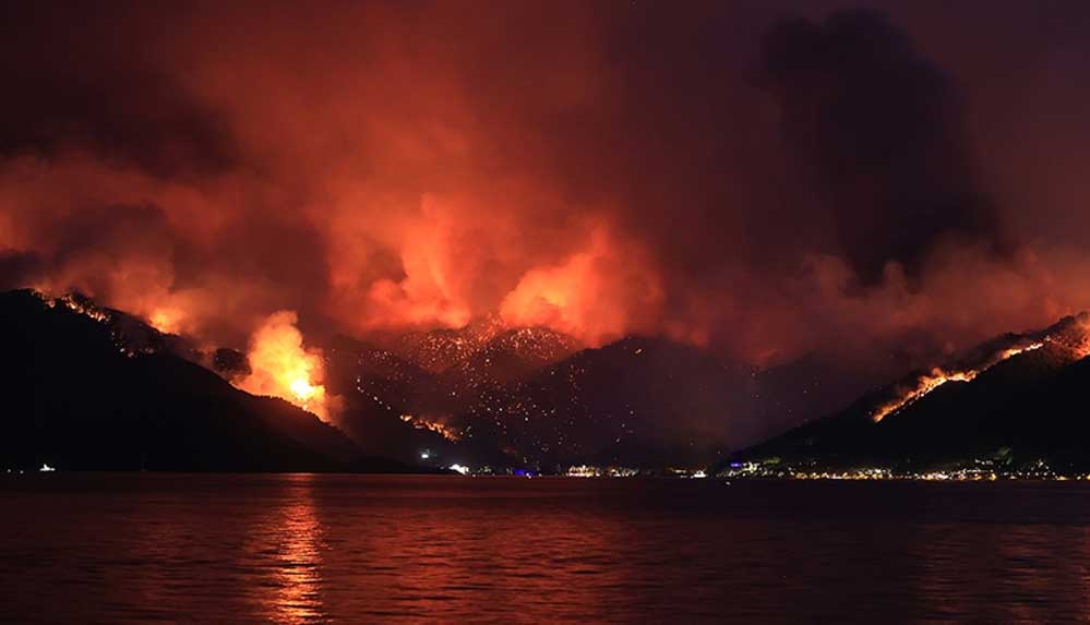 Marmaristeki-orman-yangininda-motosikletiyle-alevlerin-arasinda-kalan-genç-hayatini-kaybetti