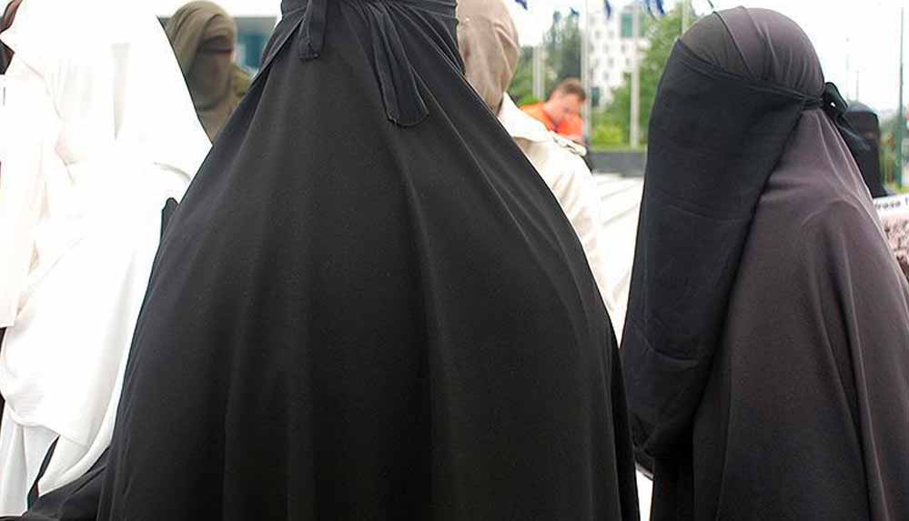 Taliban'ın-yönetimi-ele-geçirmesinden-sonra-burka-fiyatları-10-kat-arttı