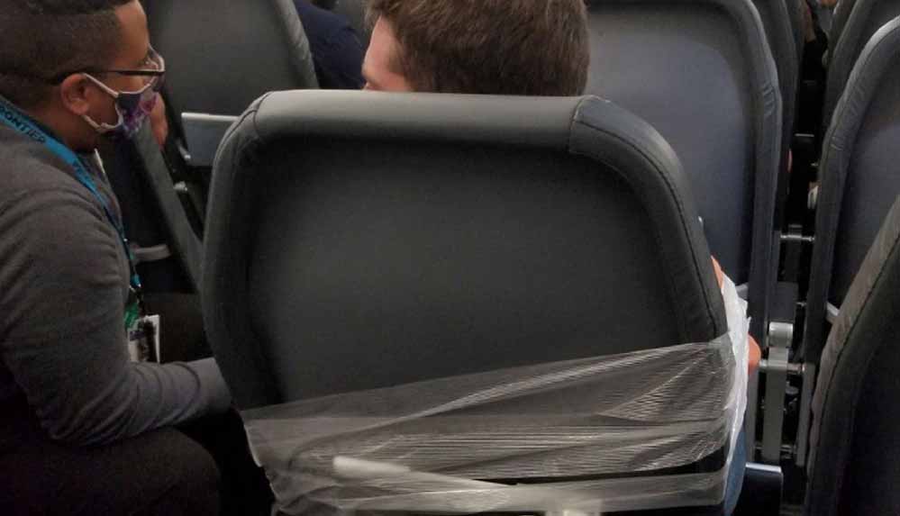 Uçakta-kabin-görevlilerine-saldıran-yolcu,-koli-bandı-ile-koltuğa-bağlandı